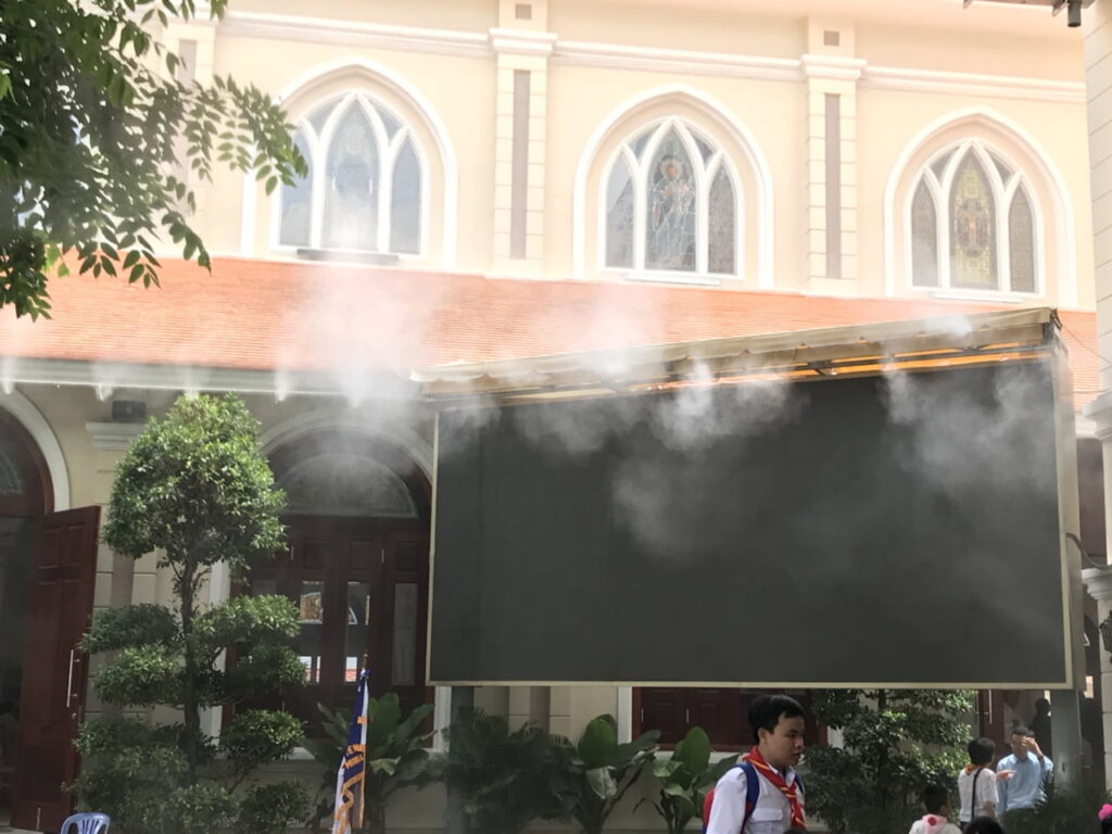 Lắp hệ thống phun sương giúp giảm nhiệt độ nhanh chóng