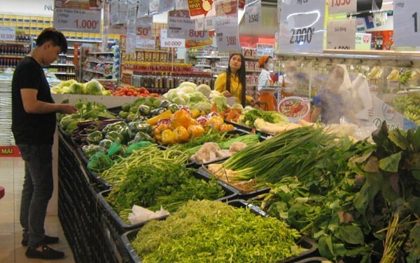 Máy phun sương tại quầy rau quả