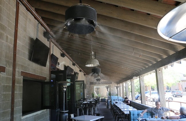 Vị trí lắp đặt máy phun sương quán café cũng rất quan trọng