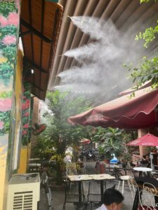 Máy phun sương tại quán cà phê